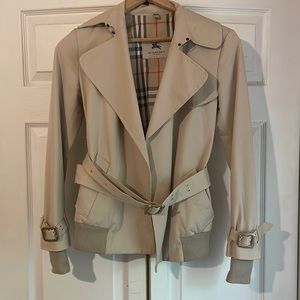 Women’s Burberry trench short jacket/ coat size 4